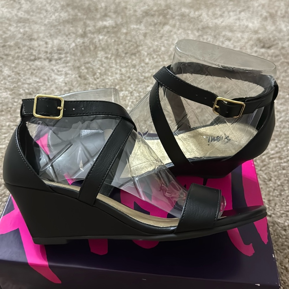 Black casual sandals